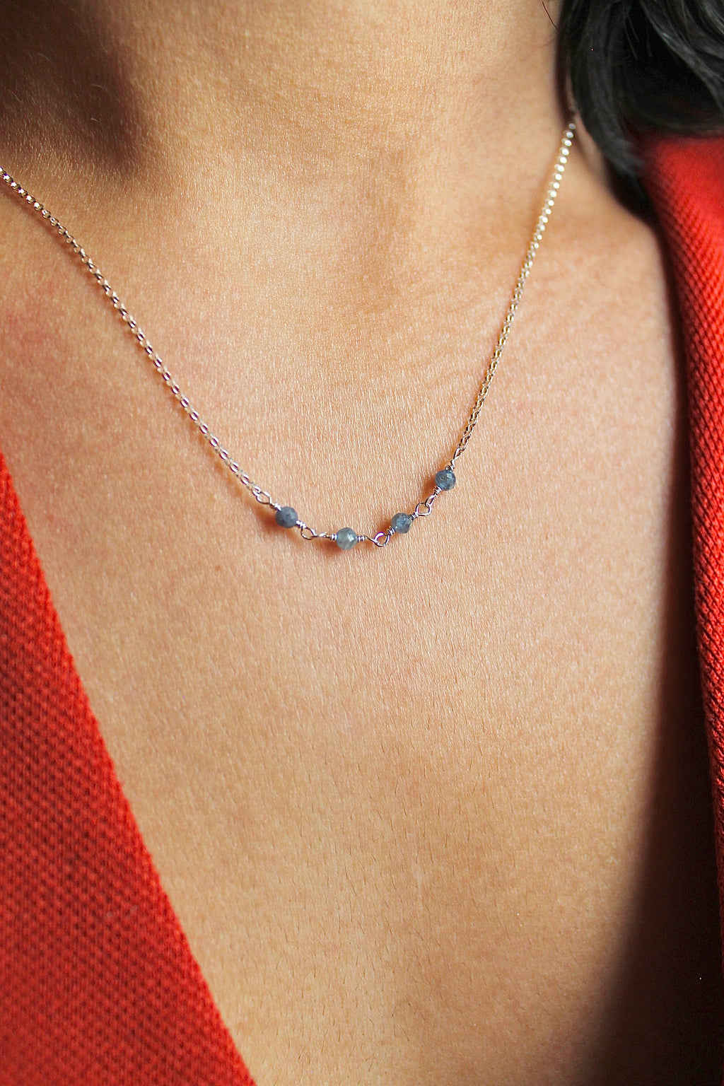 Collar con barra de piedra natal: Zafiro (septiembre) - Wisdom