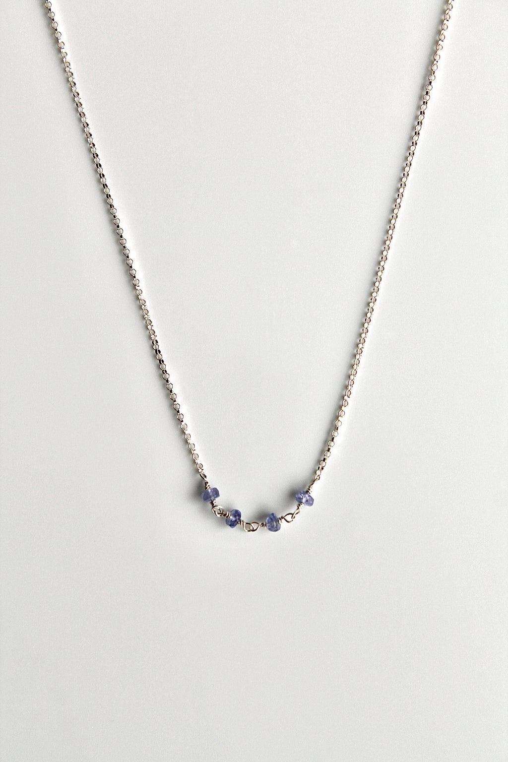 Collar con barra de piedra natal - Tanzanita (diciembre) - Iluminación