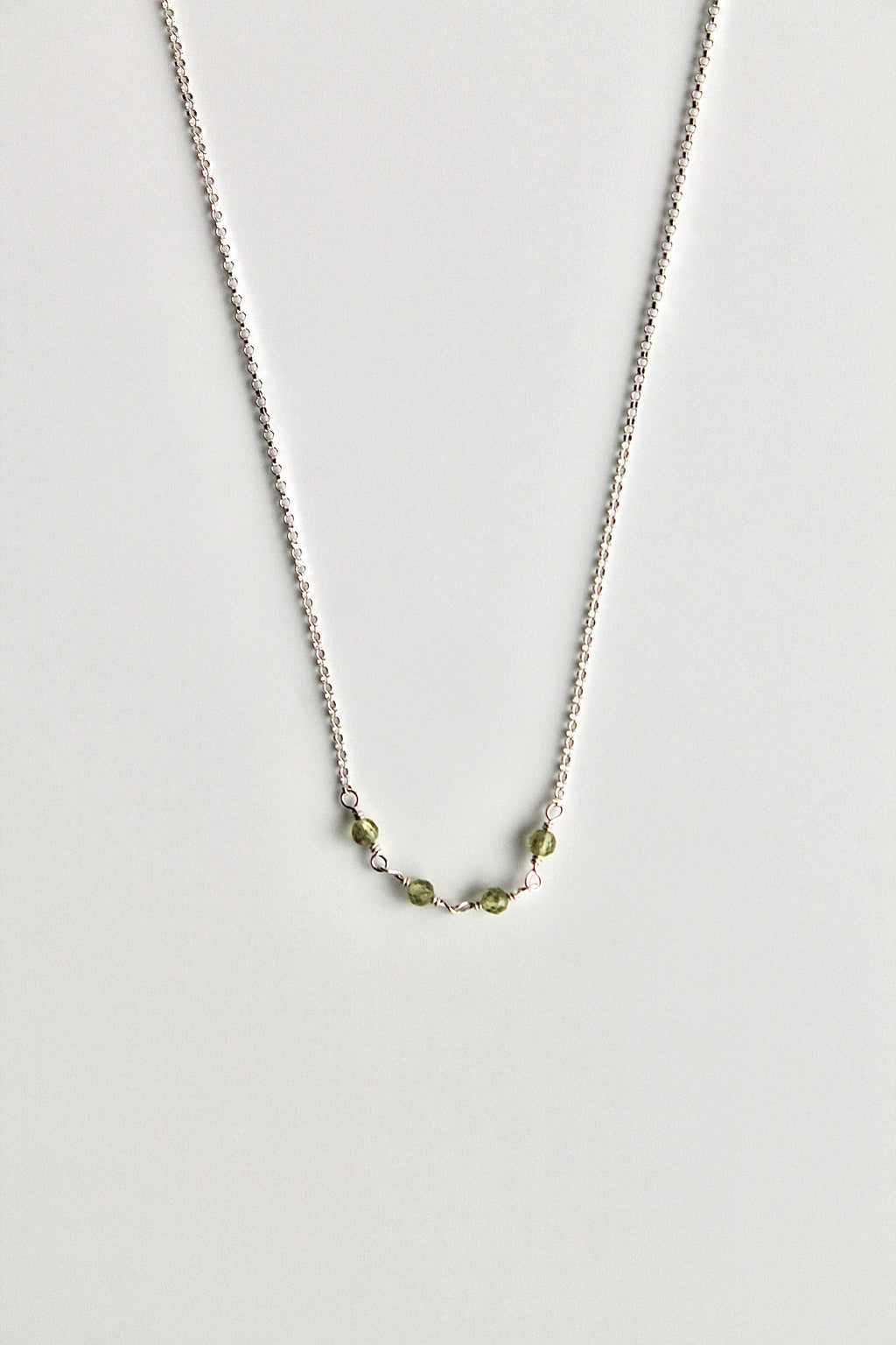 Collar con barra de piedra natal - Peridoto (agosto) - Buena fortuna