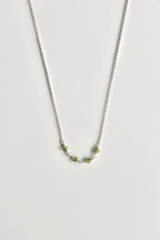 Collar con barra de piedra natal - Peridoto (agosto) - Buena fortuna