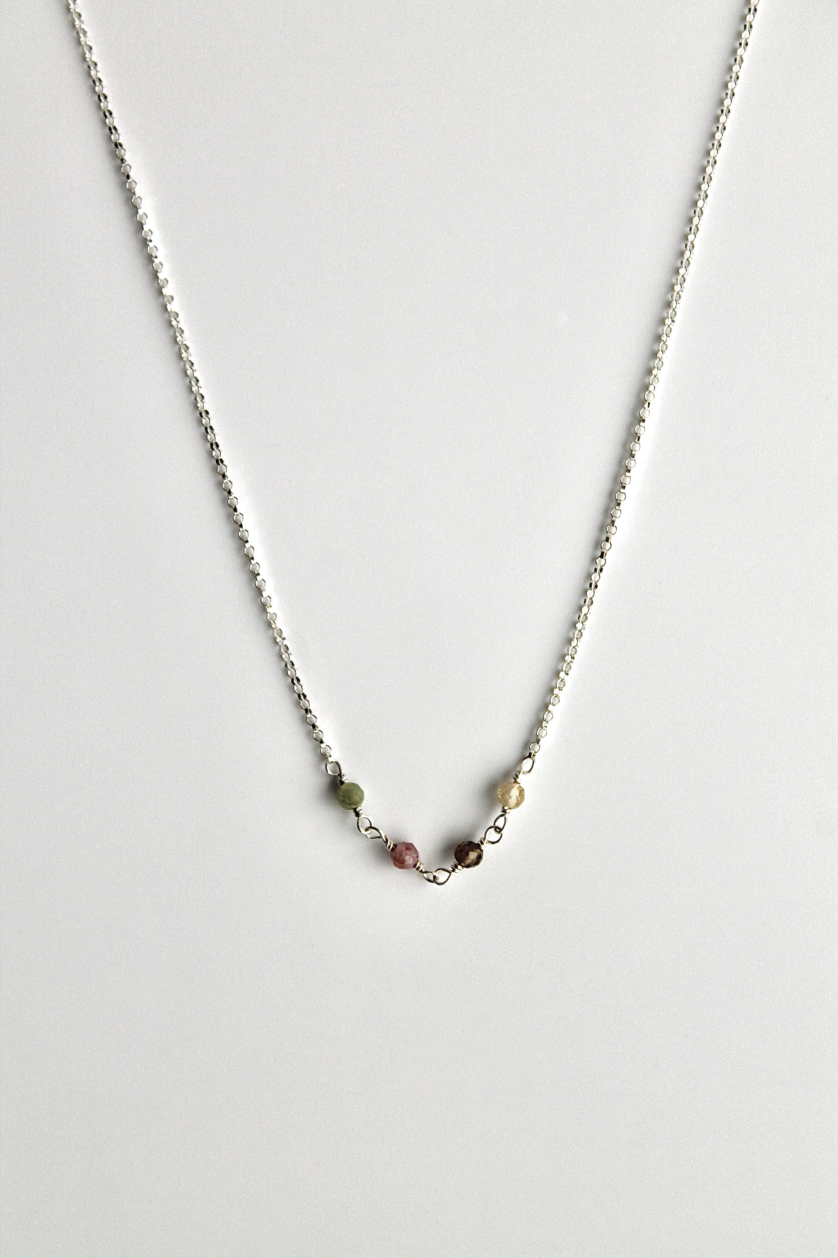 Collar con barra de piedra natal - Turmalina (octubre) - Alineación