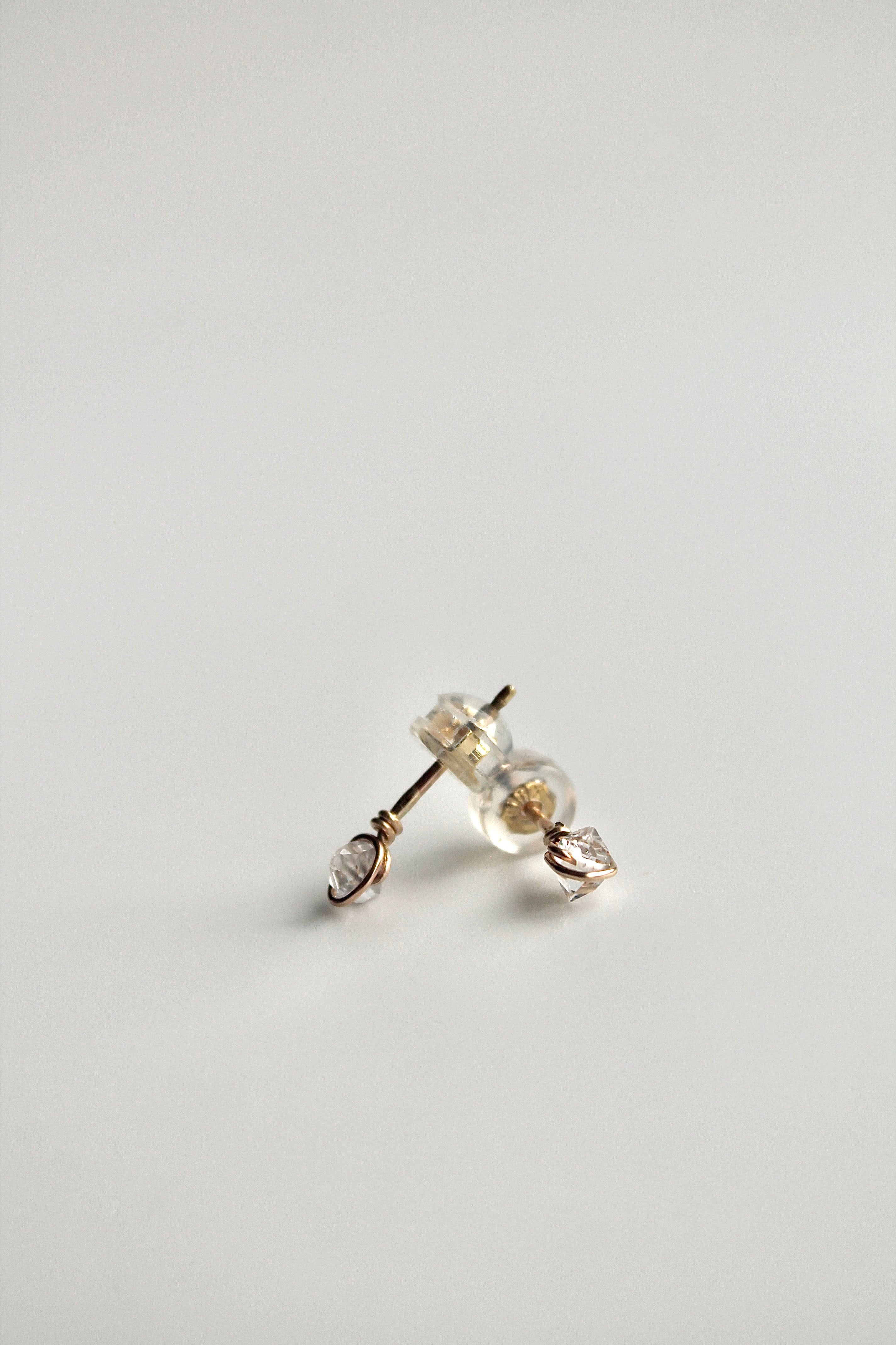 Pendientes con piedra de nacimiento - Diamante Herkimer (abril) - Conexión Divina