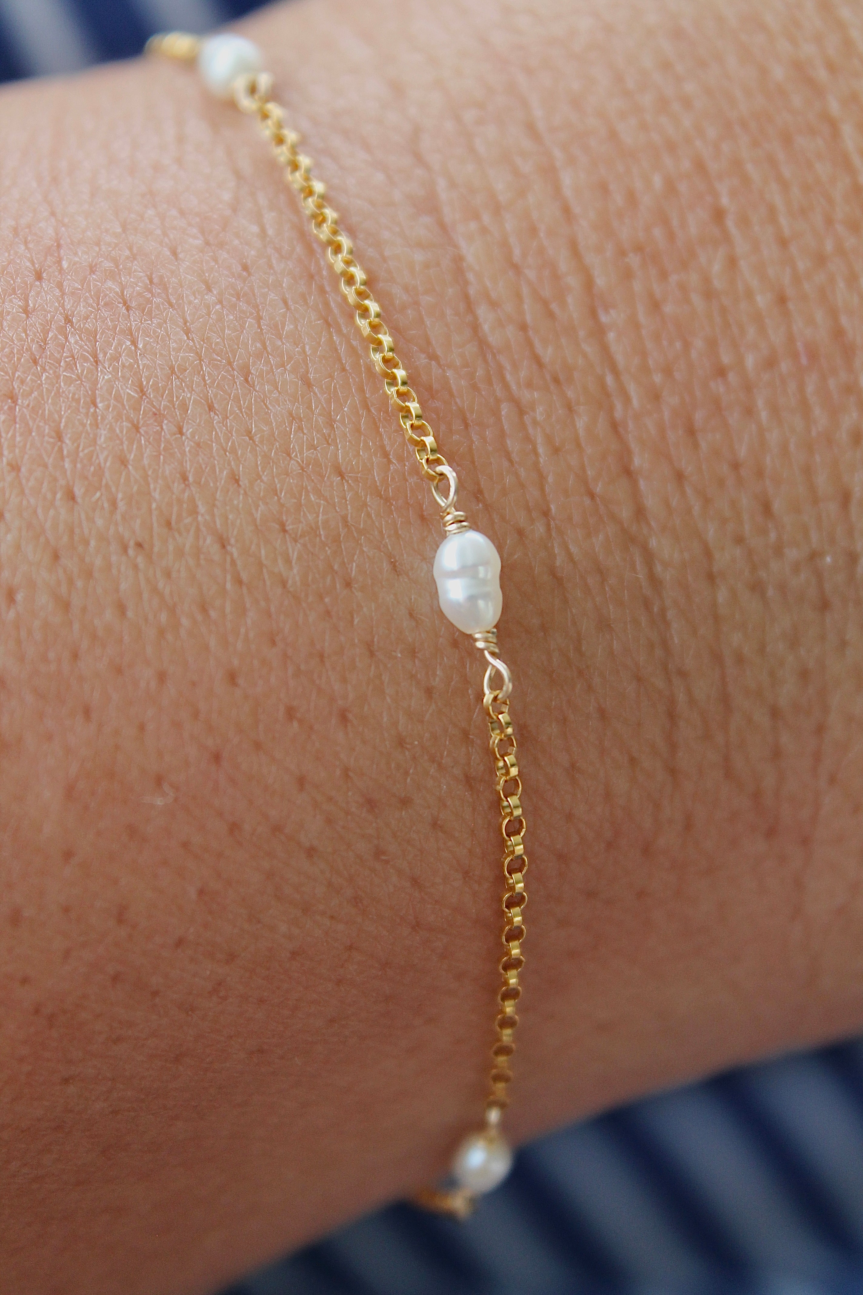 Pulsera con múltiples piedras de nacimiento - Perla de agua dulce (junio) - Pureza