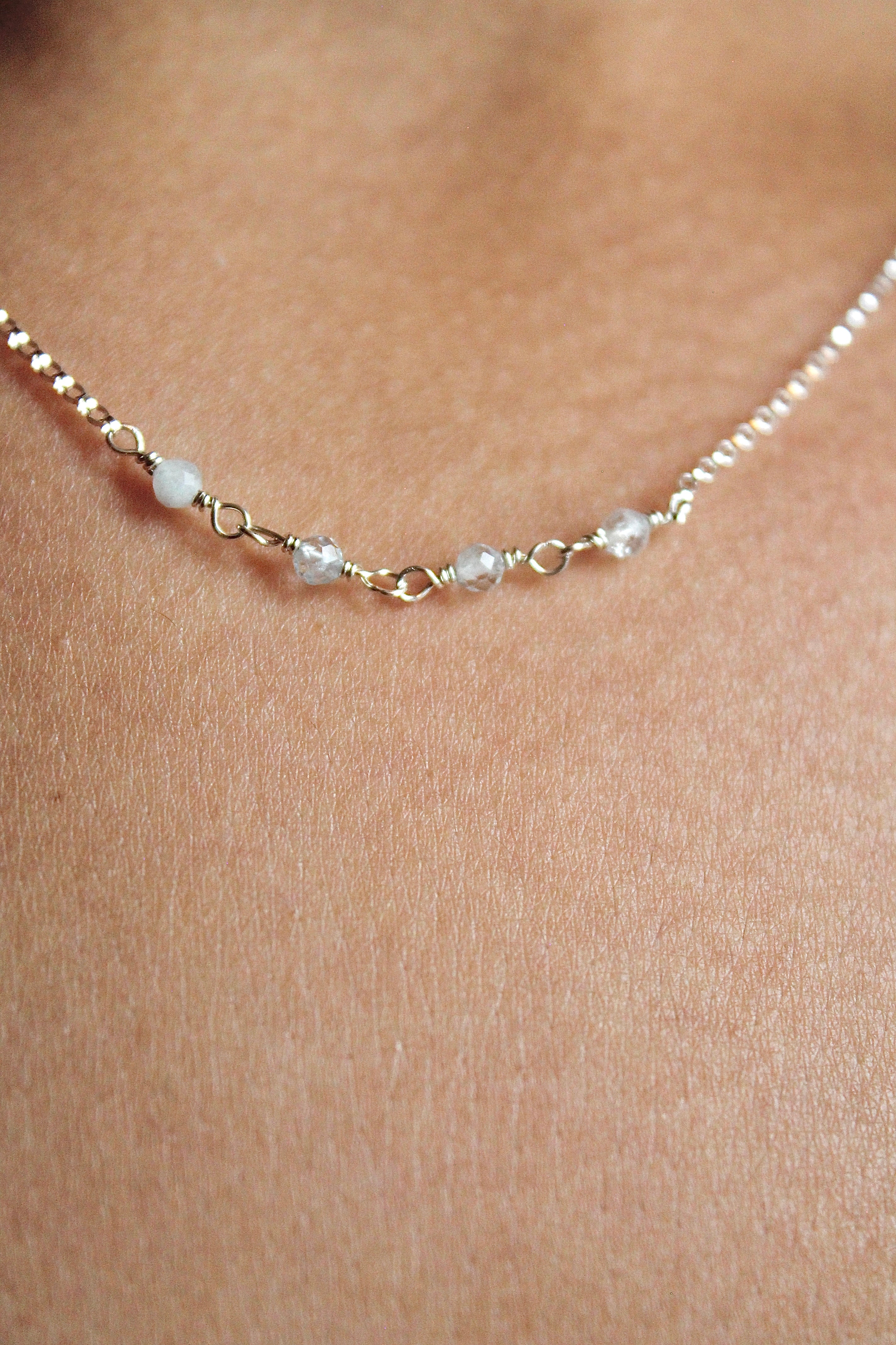 Collier barrette pierre de naissance - Aigue-marine (mars) - Profondeur émotionnelle