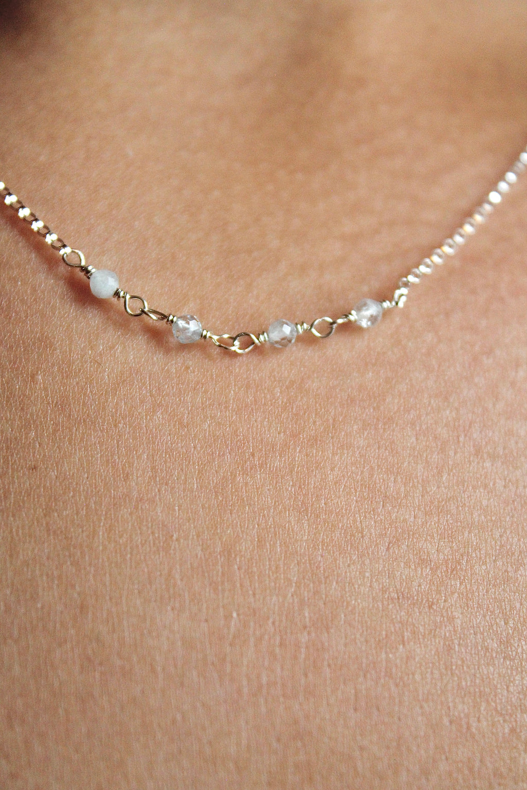 Collar con barra de piedra natal - Aguamarina (marzo) - Profundidad emocional