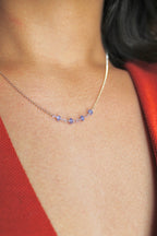 Collar con barra de piedra natal - Tanzanita (diciembre) - Iluminación