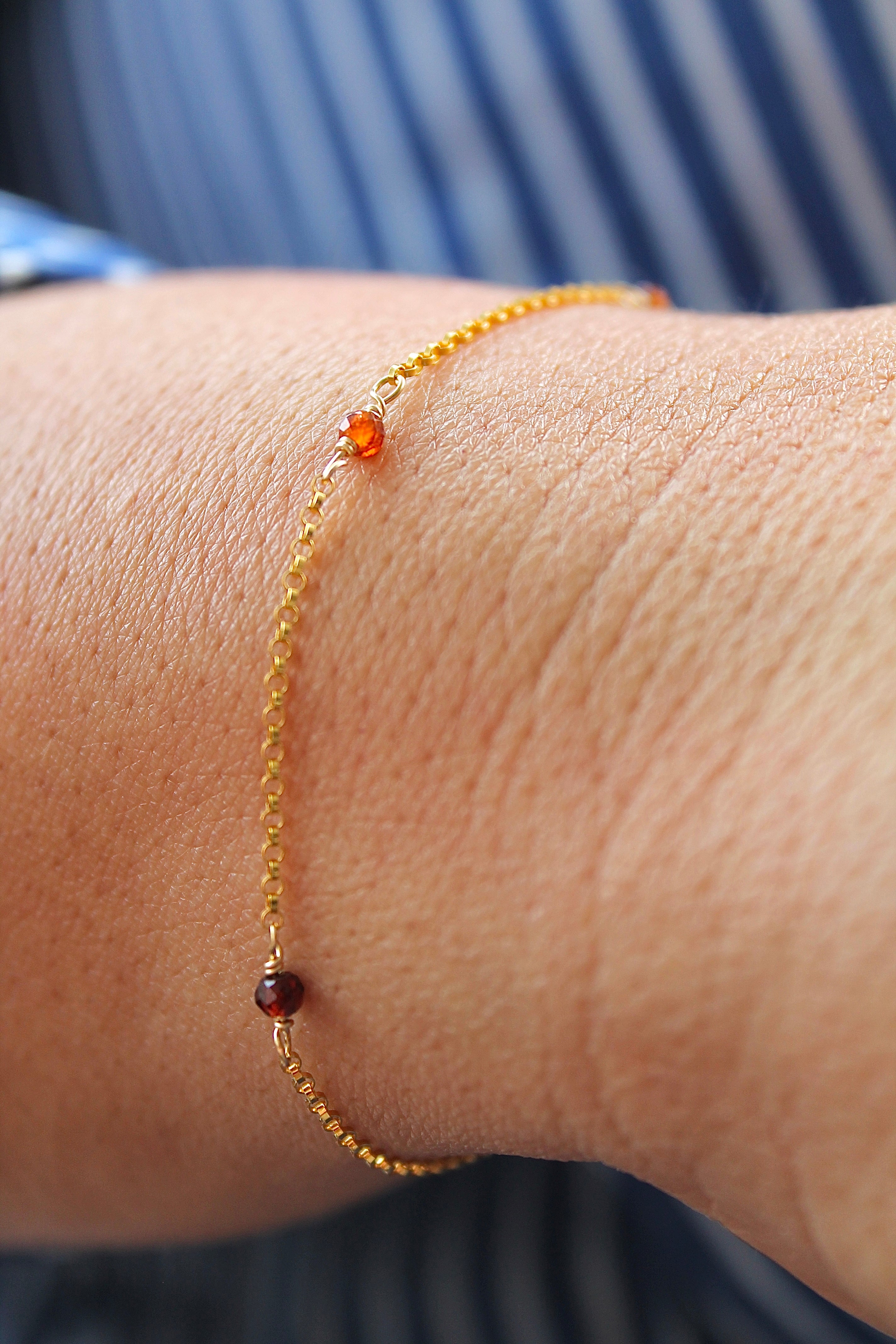 Pulsera con múltiples piedras de nacimiento: Granate (enero) - Manifestación