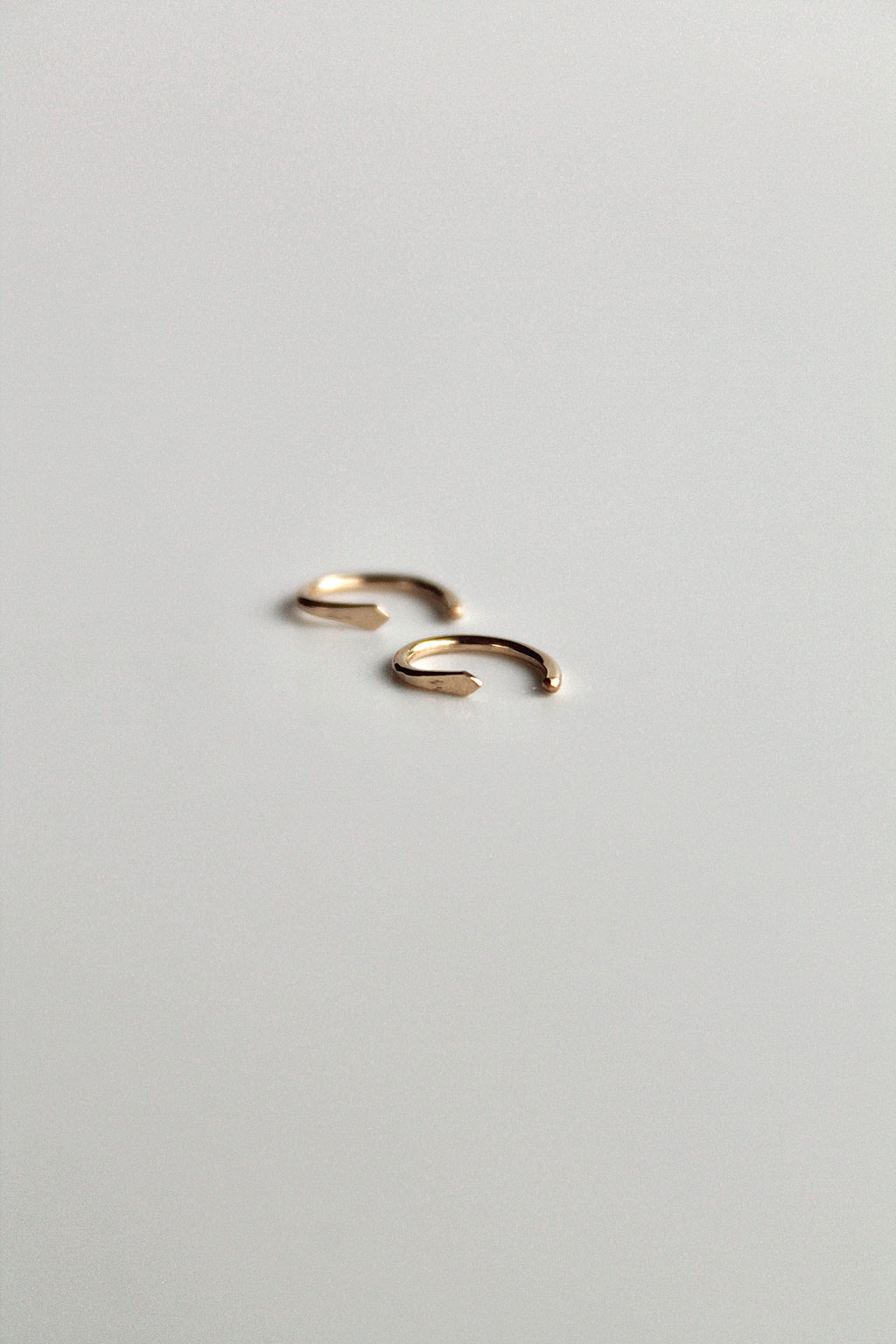 Clous dormeurs martelés