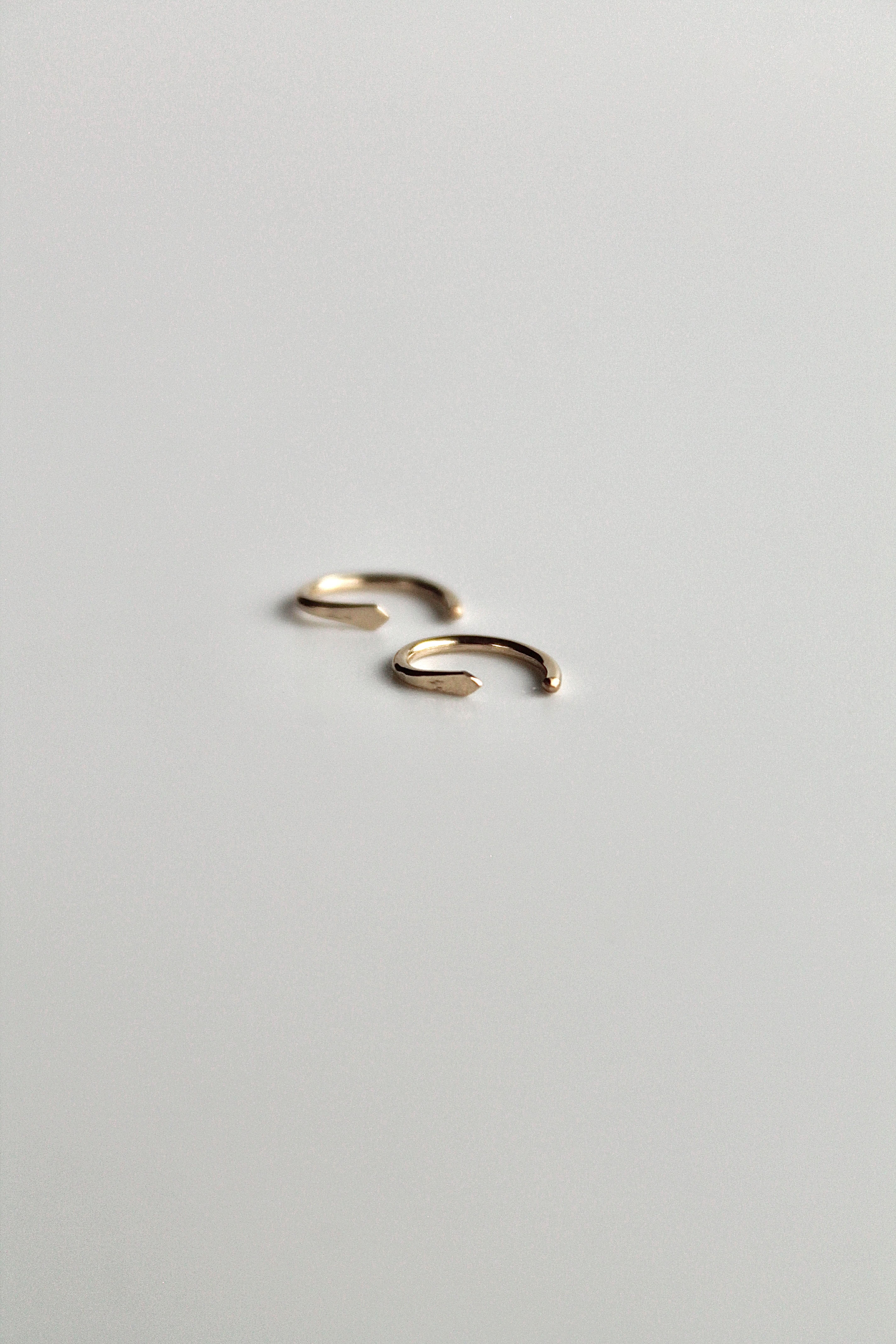 Clous dormeurs martelés