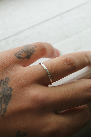 Anillo de banda abovedada
