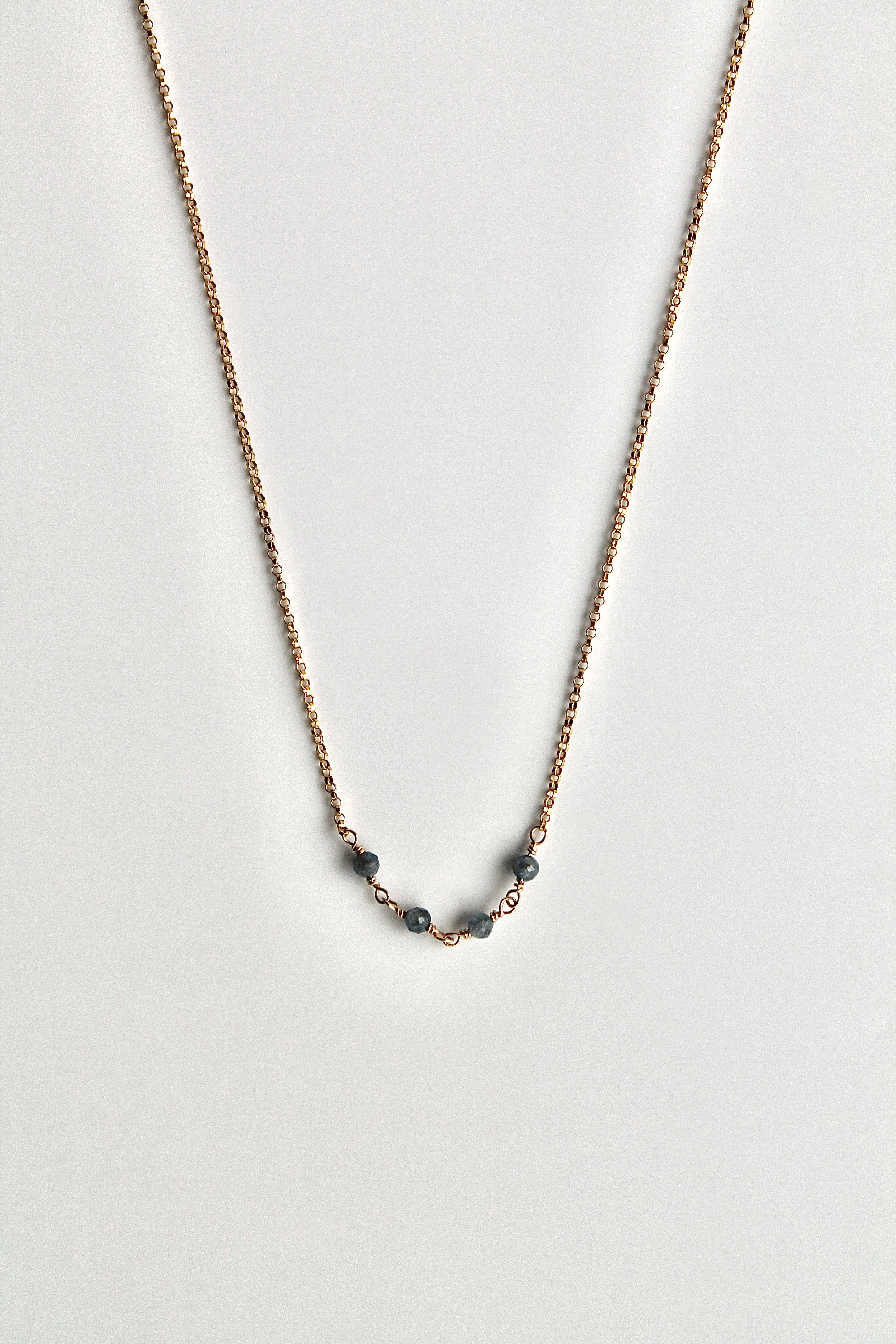 Collar con barra de piedra natal: Zafiro (septiembre) - Wisdom