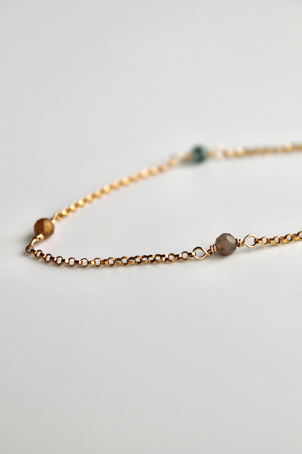 Pulsera con múltiples piedras de nacimiento: Turmalina (octubre) - Alineación