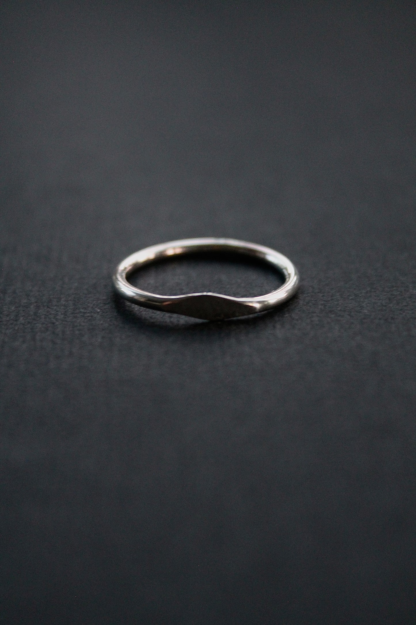 HAMMERED MINI SIGNET RING - STERLING SILVER