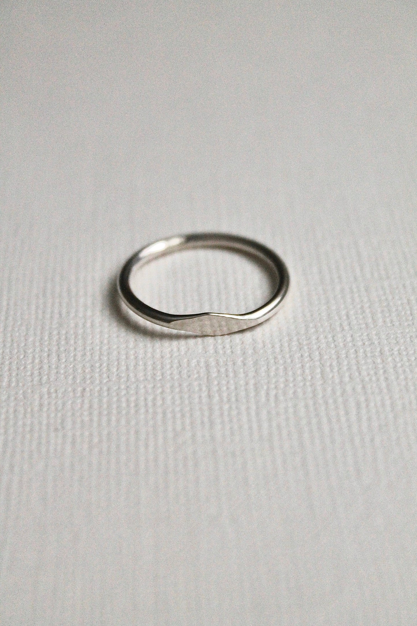 HAMMERED MINI SIGNET RING - STERLING SILVER