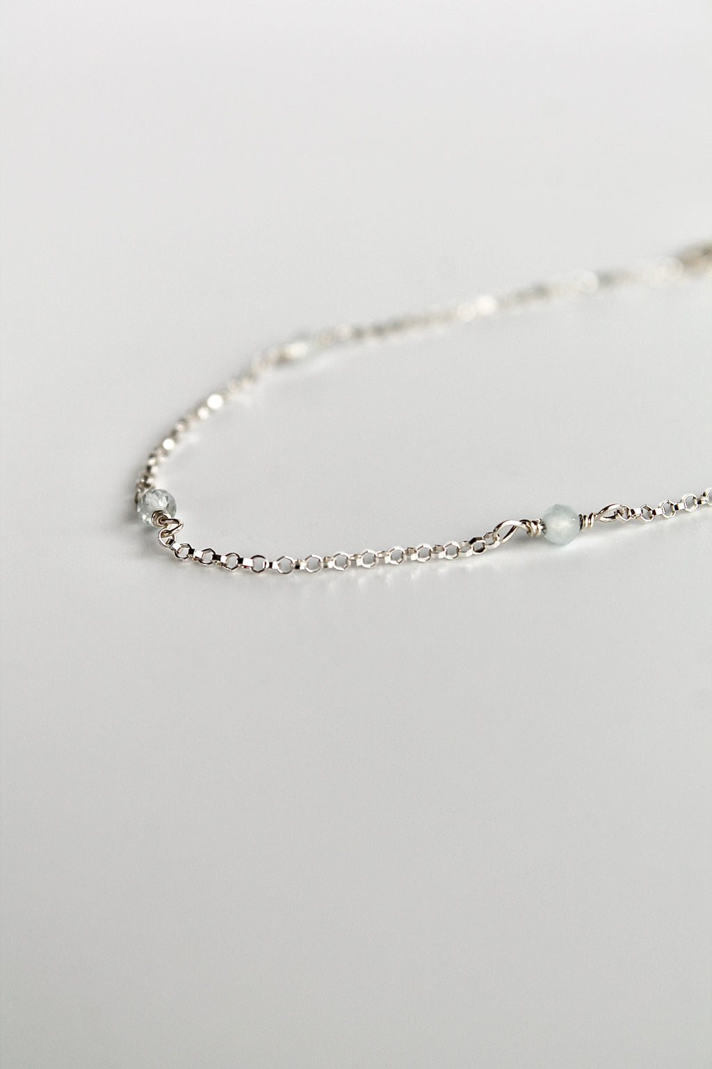 Bracelet multi-pierres de naissance - Aigue-marine (mars) - Profondeur émotionnelle