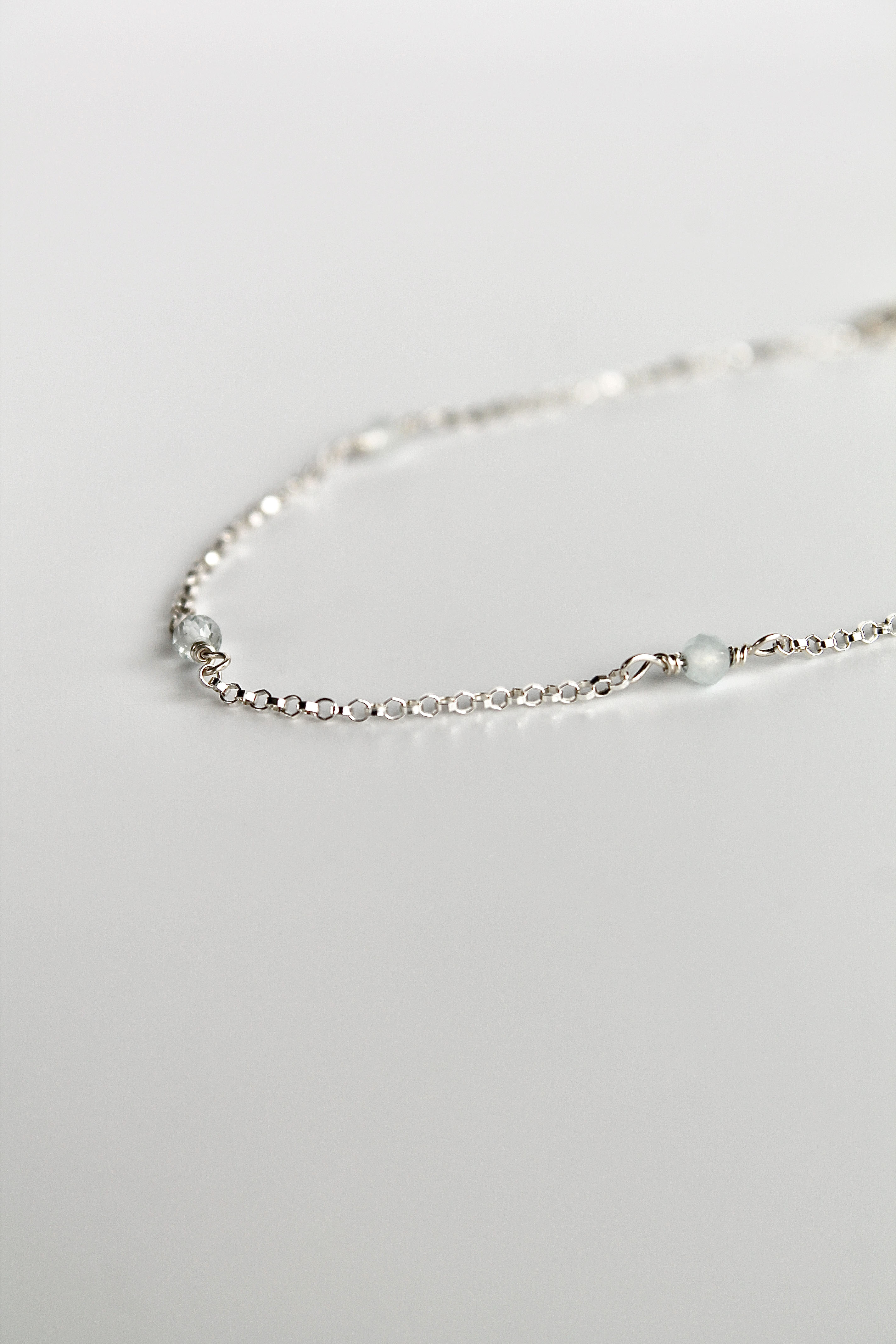 Bracelet multi-pierres de naissance - Aigue-marine (mars) - Profondeur émotionnelle