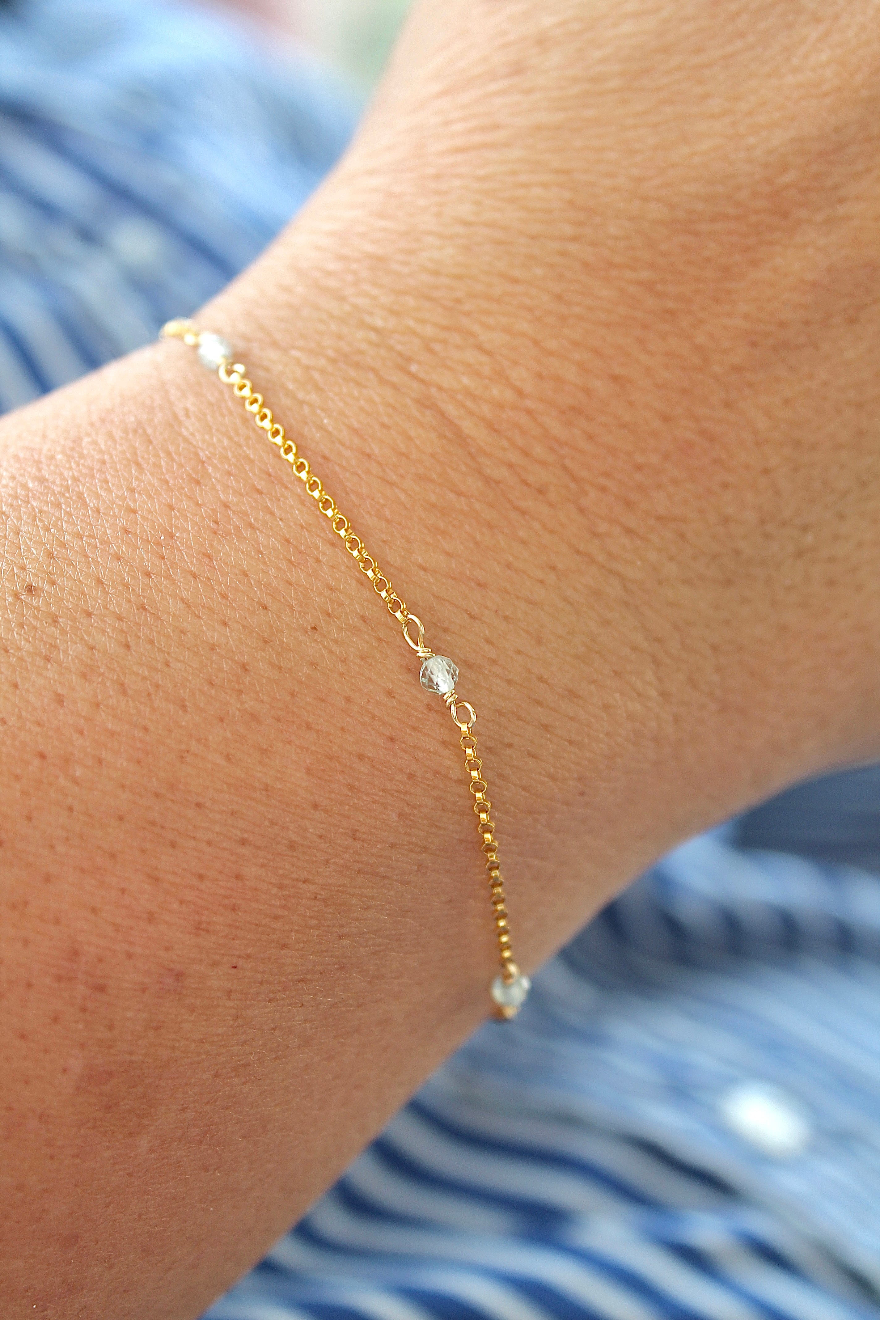 Pulsera con múltiples piedras de nacimiento - Aguamarina (marzo) - Profundidad emocional