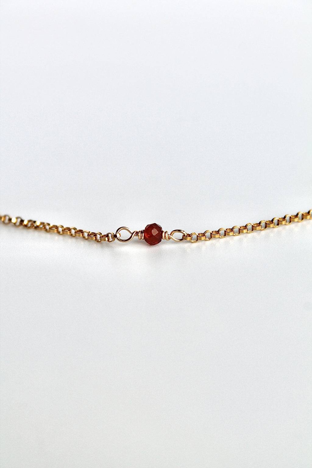 Pulsera con múltiples piedras de nacimiento: Granate (enero) - Manifestación