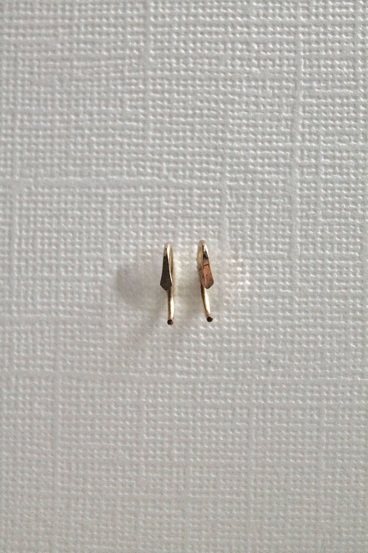 HAMMERED DIAMOND CLAW STUDS - 14K GOLD FILLED