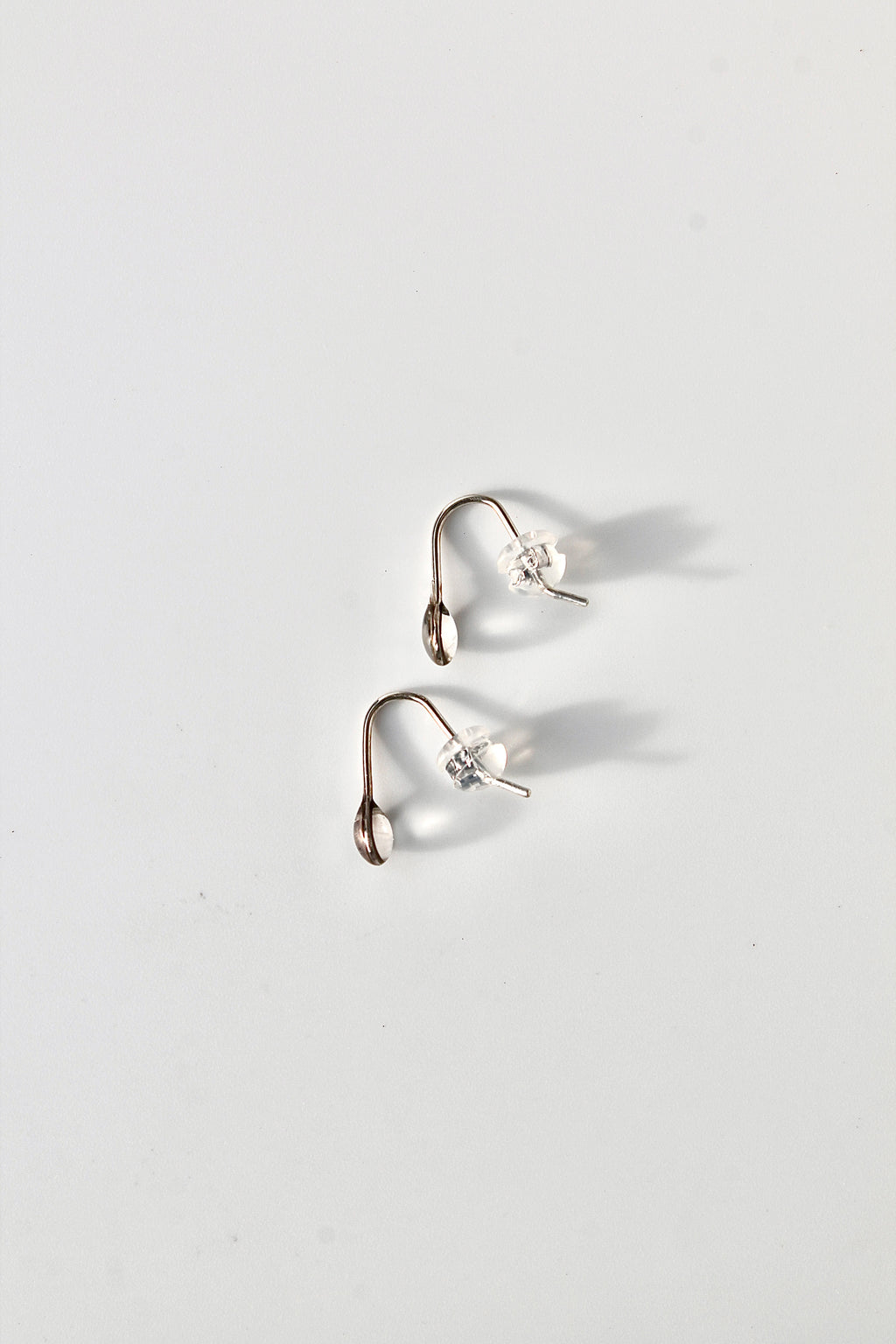 Enfile-aiguilles en résine « Averses d'avril »