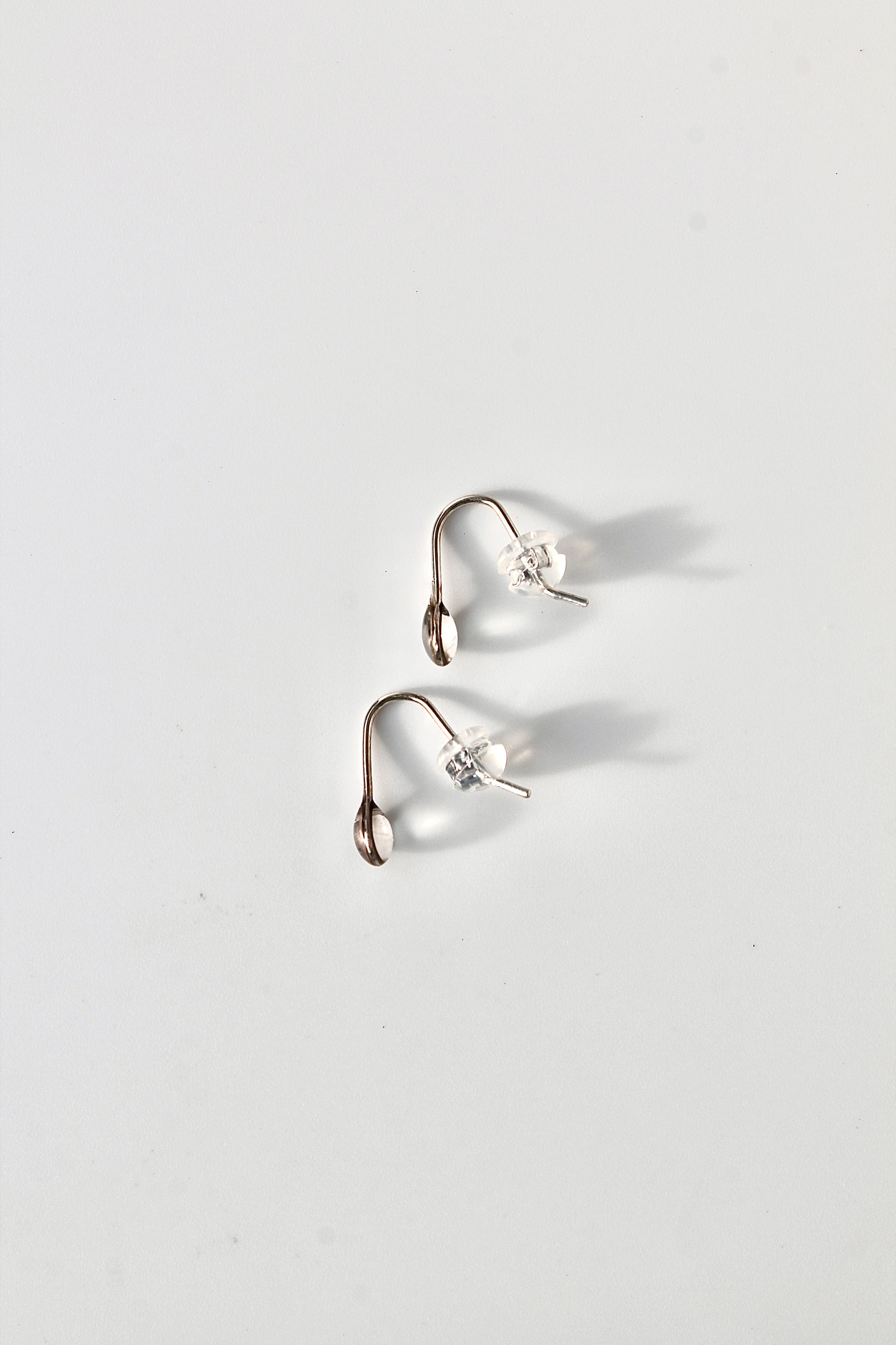 Enfile-aiguilles en résine « Averses d'avril »