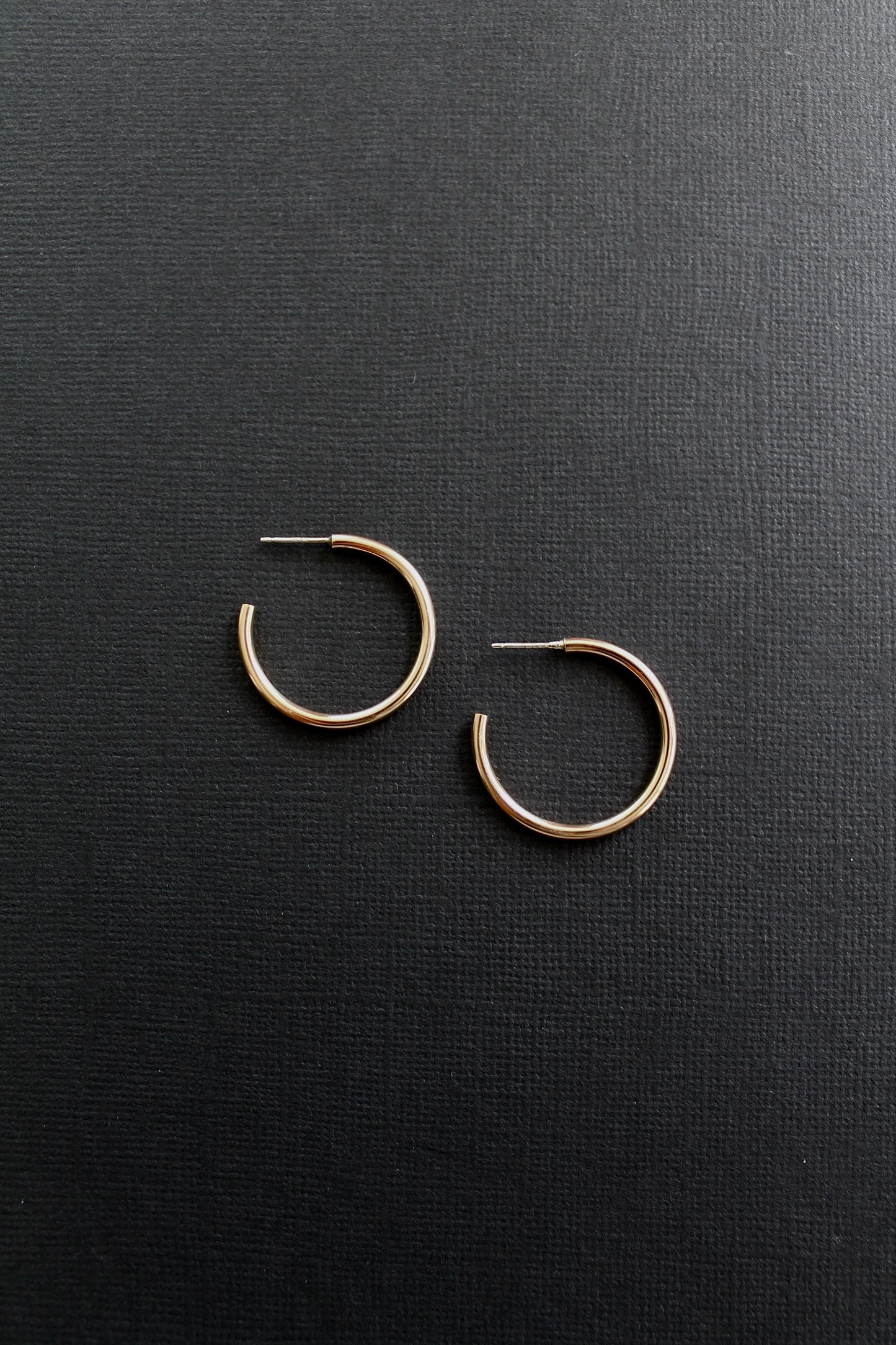 CLASSIC HOOPS (LARGE) - 14K GOLD FILLED