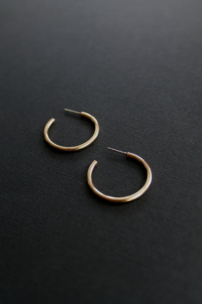 CLASSIC HOOPS (LARGE) - 14K GOLD FILLED