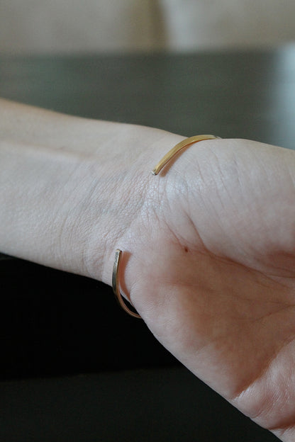 HAMMERED OPEN BANGLE - 14K GOLD FILLED