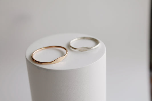 Kaia Hammered Mini Signet Ring