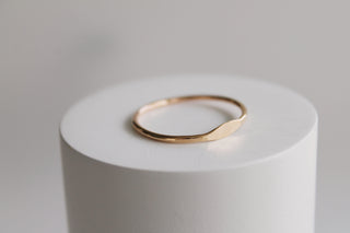 Kaia Hammered Mini Signet Ring